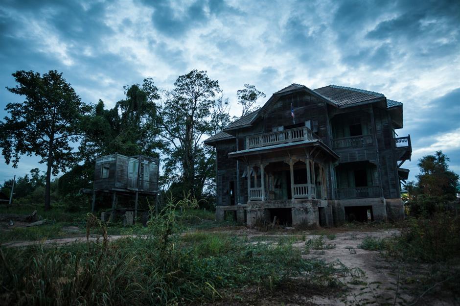 The world's most spooky abandoned houses